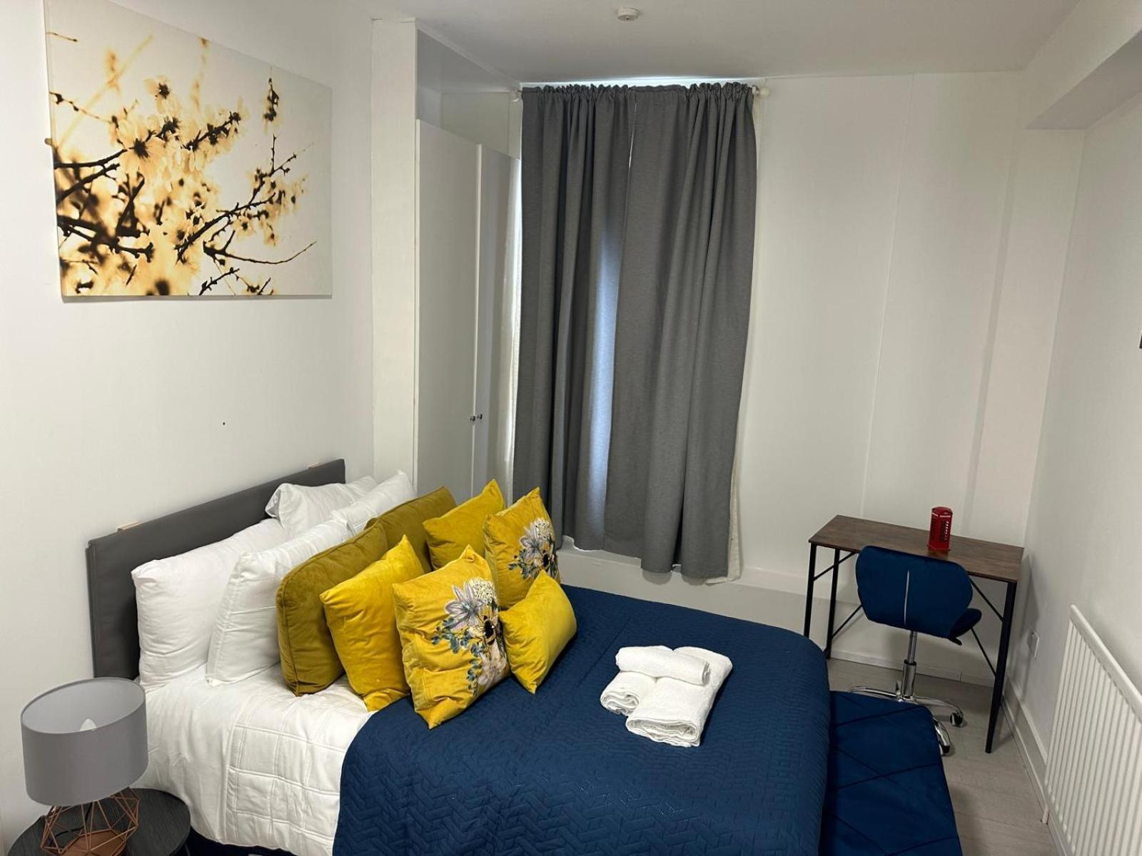 1 Bedroom 30 Minutes To St Pancras Apartment London