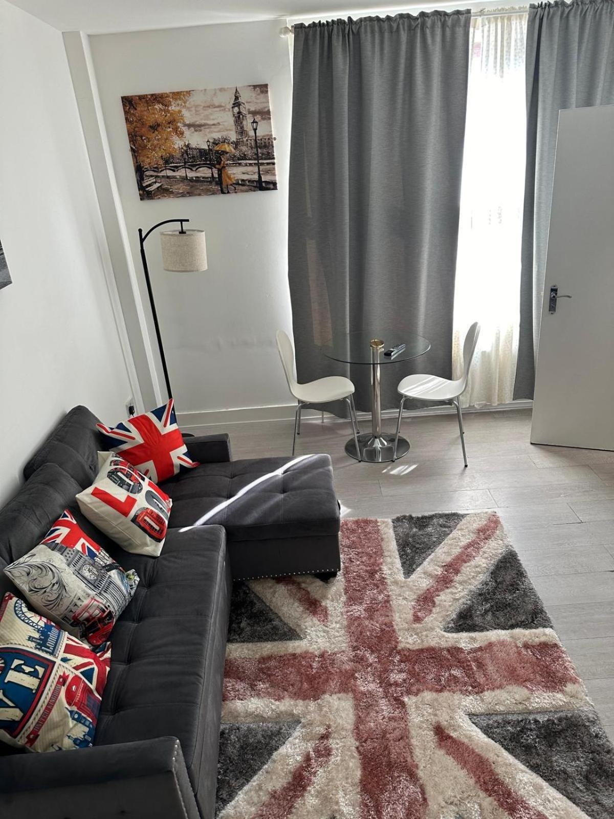 1 Bedroom 30 Minutes To St Pancras Apartment London
