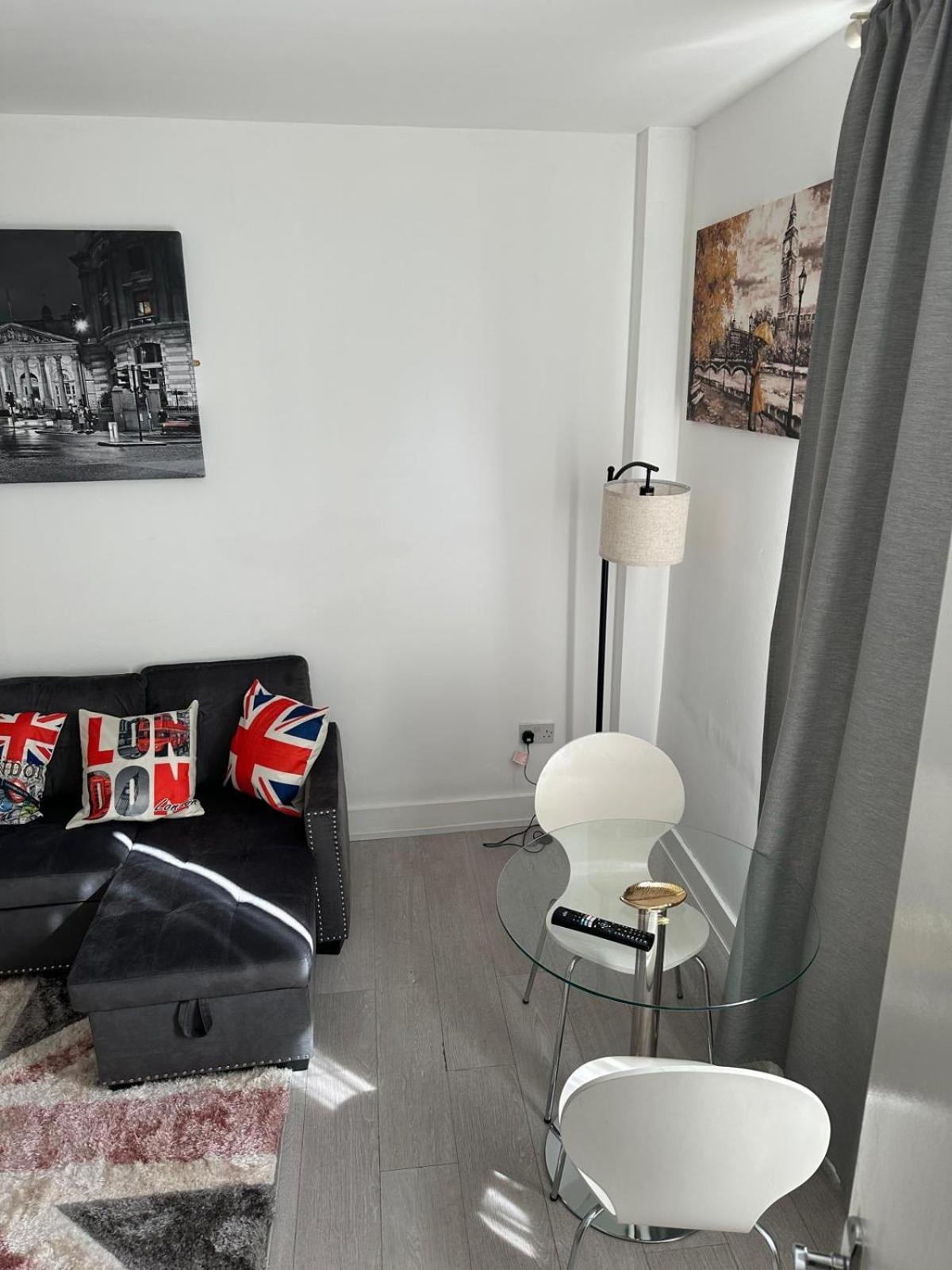 1 Bedroom 30 Minutes To St Pancras * London