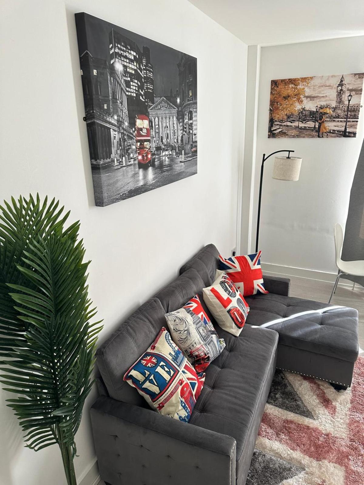 1 Bedroom 30 Minutes To St Pancras Apartment London